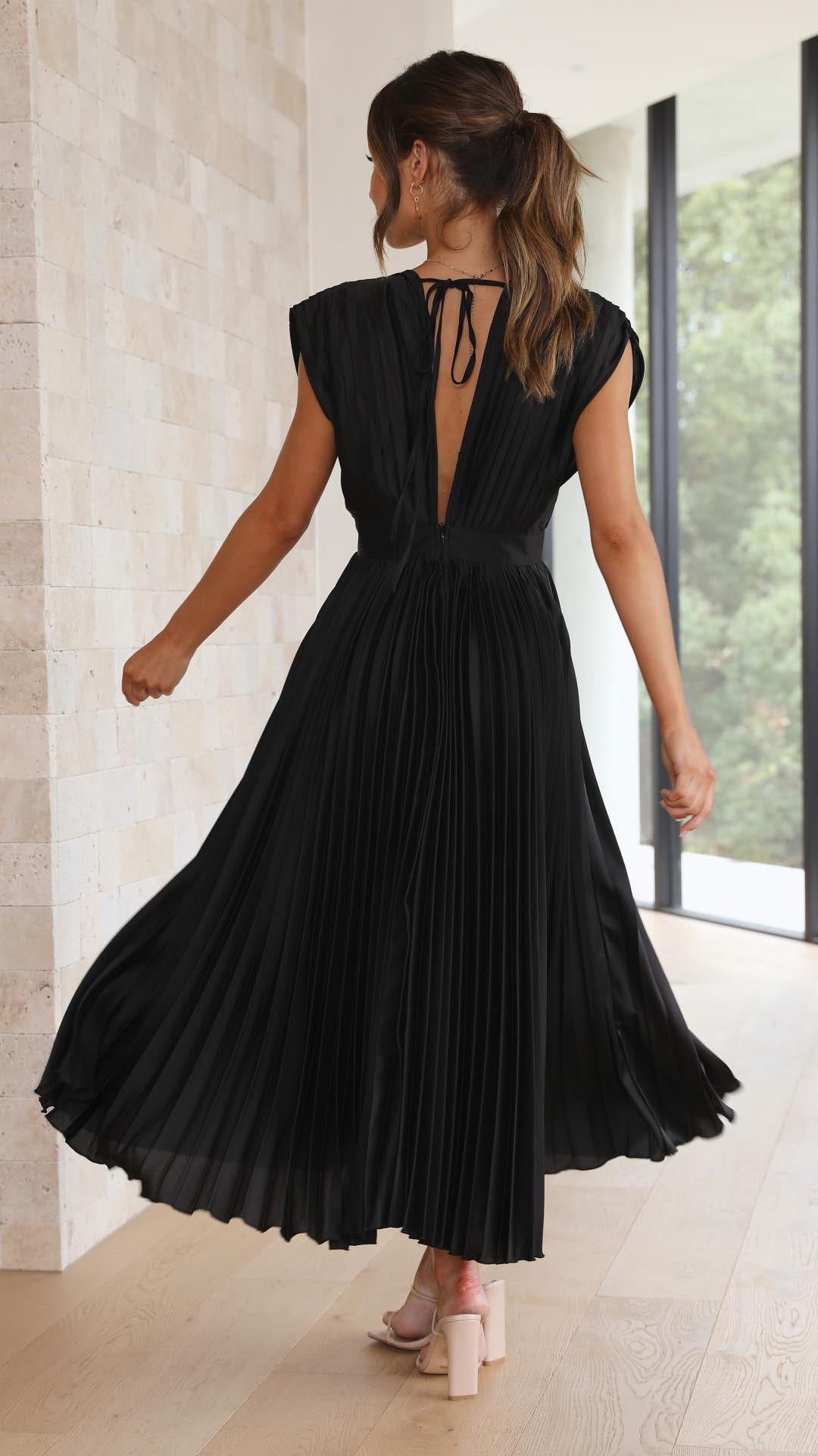 Zahra | Women's Elegant Pleated Maxi Dress
