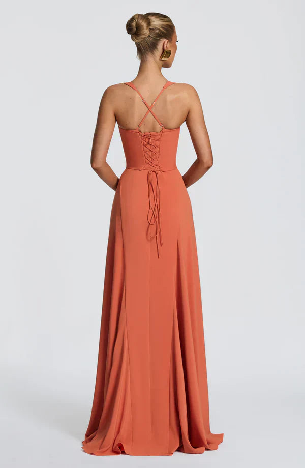 Della | Women&