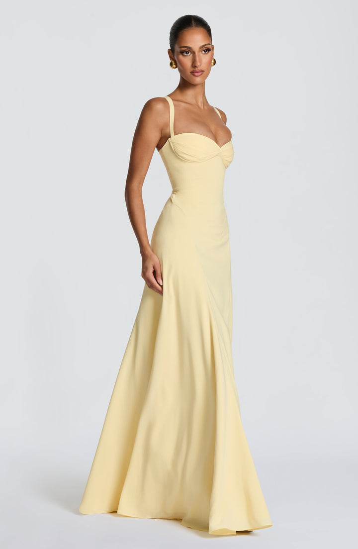 Della | Women&