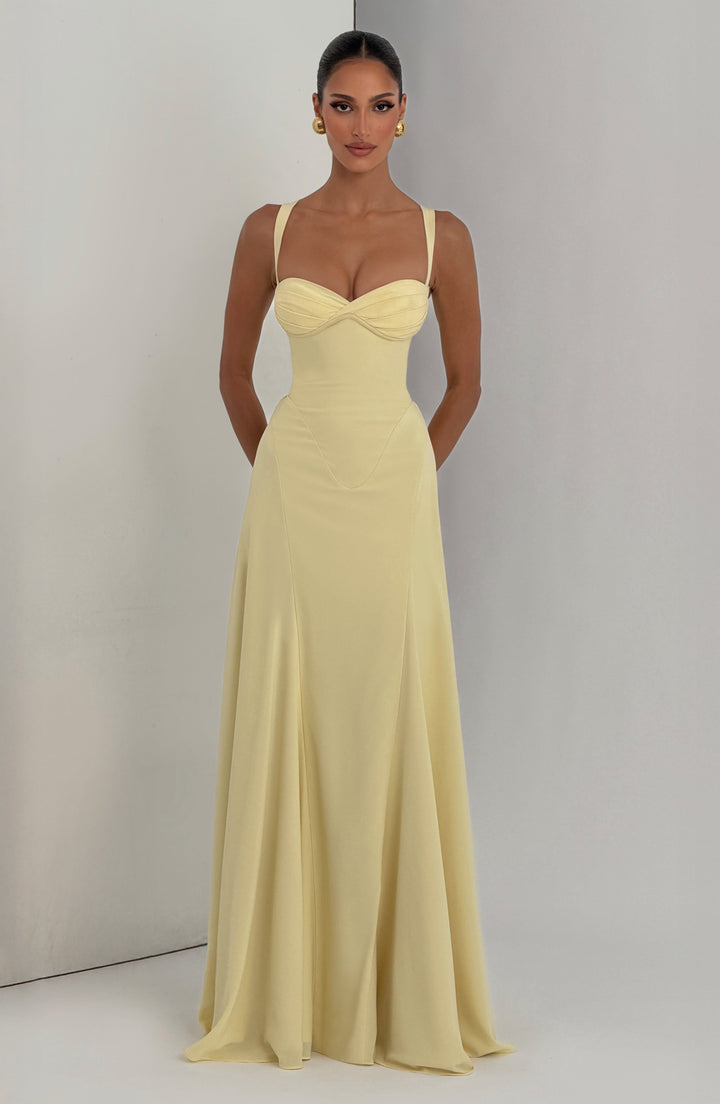 Della | Women&