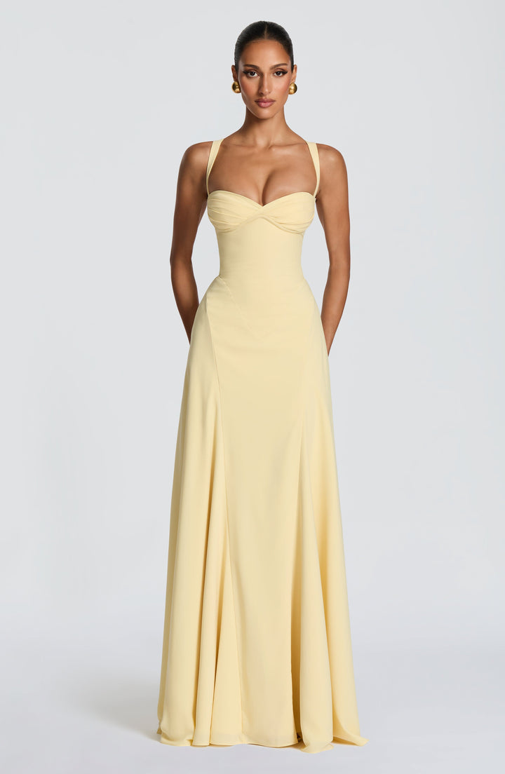 Della | Women&