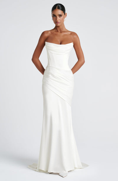 Amelia | Women&